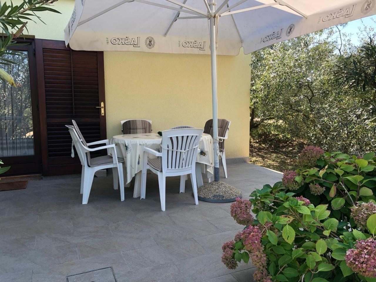Apartments Njivice Bajcic 외부 사진